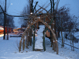 Weidenbaumhaus im Schnee